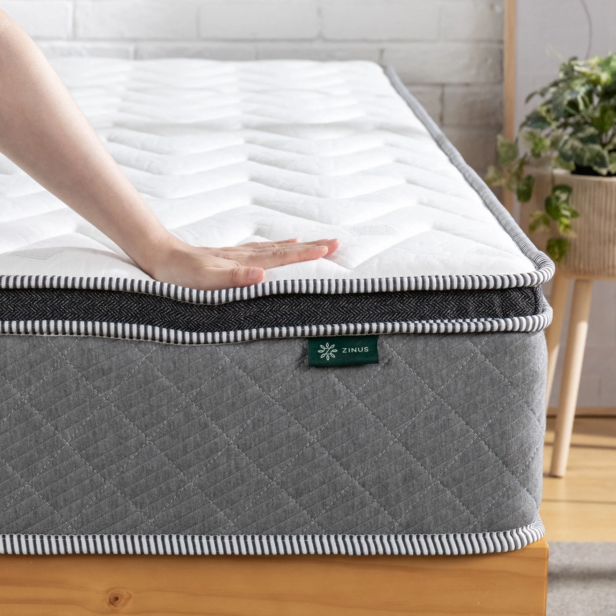 Zinus 25cm Euro Top Latex Hybrid Spring Mattress with Encasement (10”)